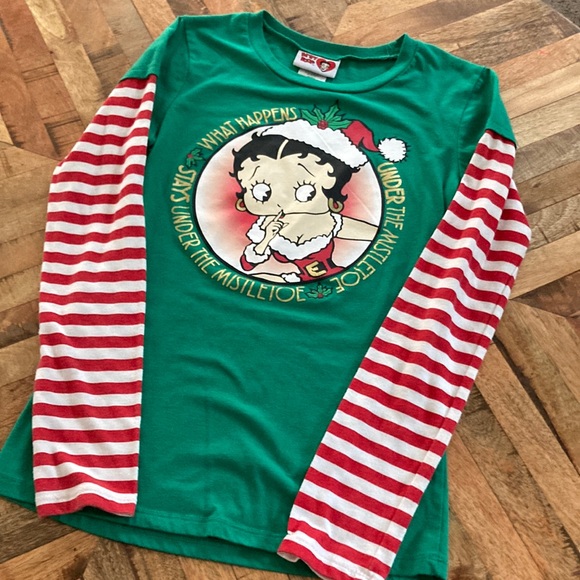 Betty Boop Christmas tee.  M - Picture 1 of 5